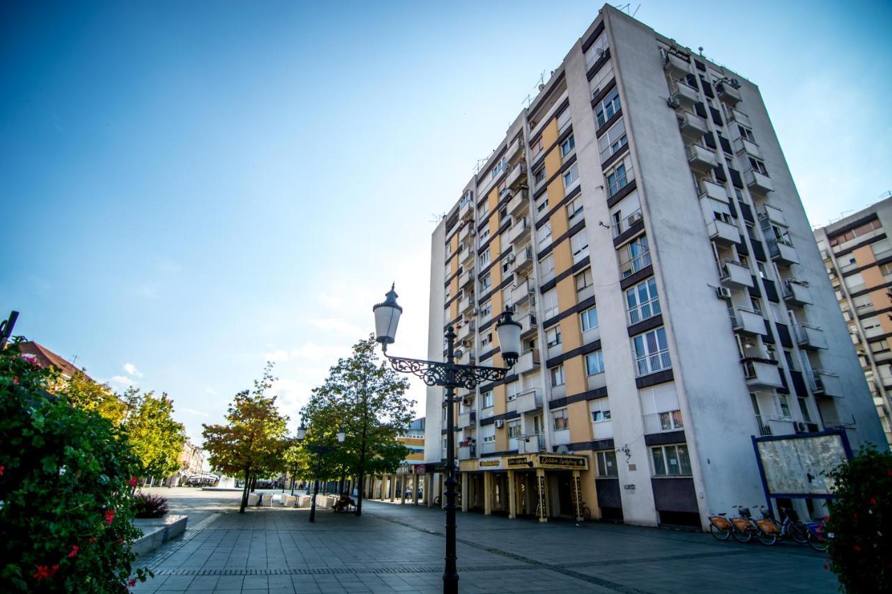 Sky Apartamento Slavonski Brod Exterior foto