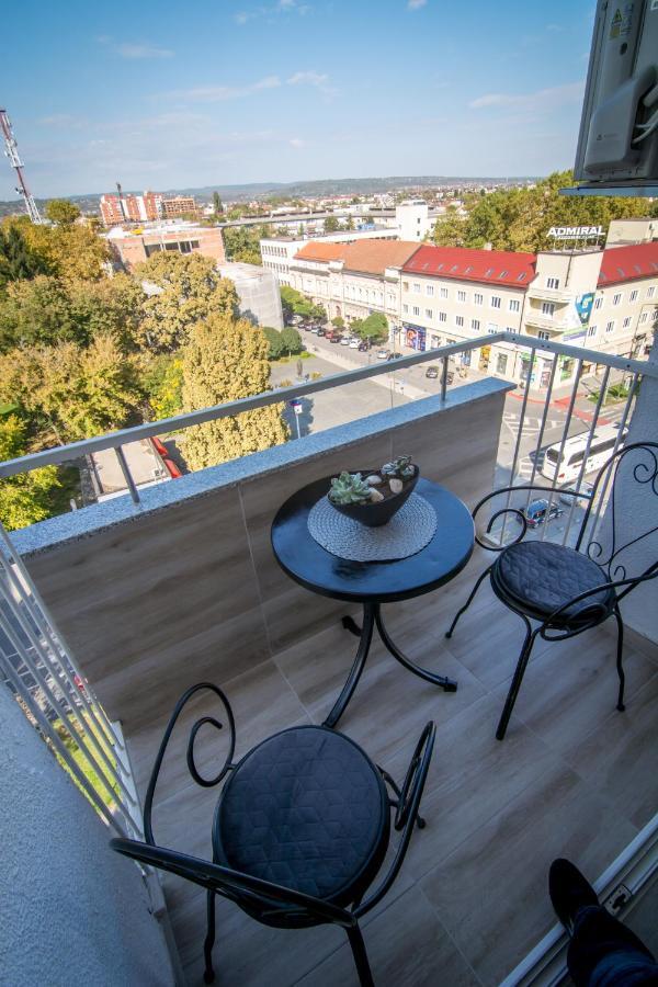 Sky Apartamento Slavonski Brod Exterior foto